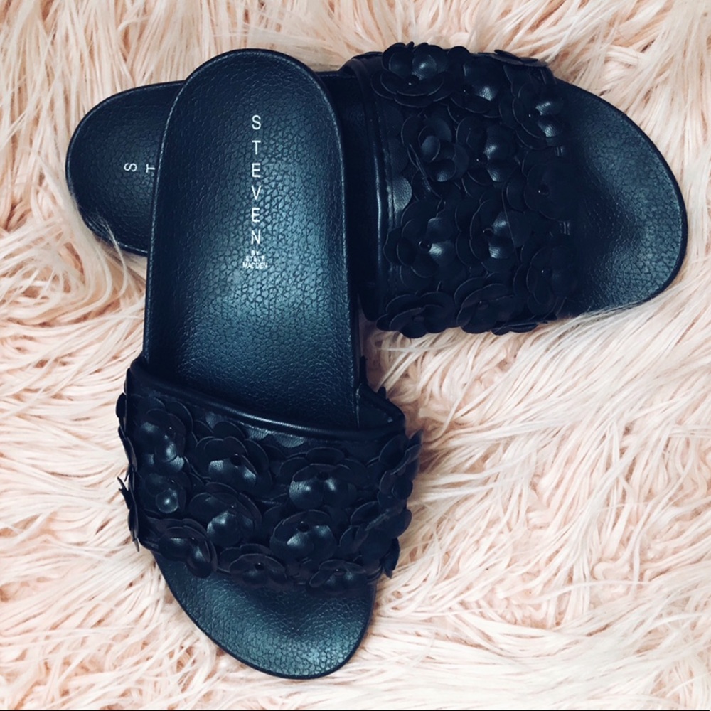 Steve Madden Faux Leather Sandals 🥀